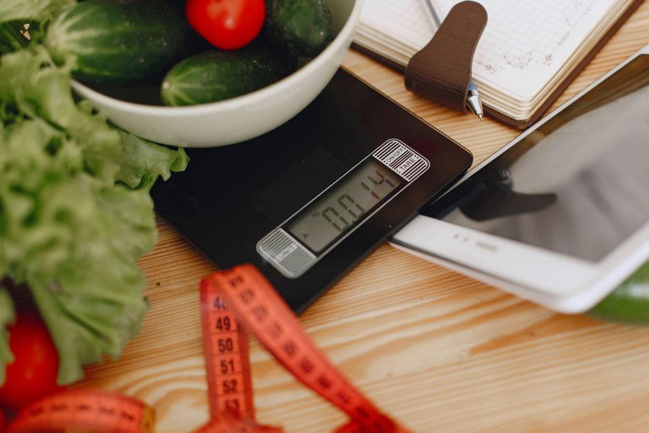 A distinction is being made between dieticians and nutritionists.